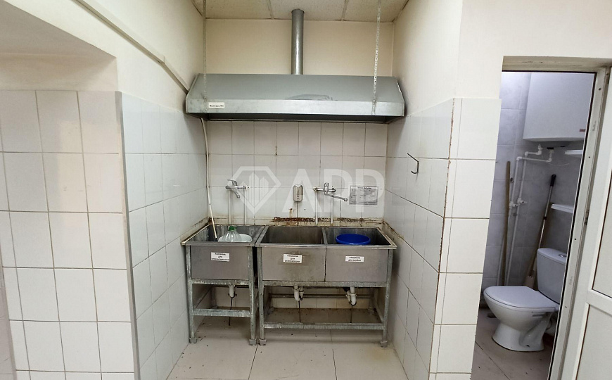 Сдаю помещение в оживлённом месте на 1 этаже, 55,6 м² фото