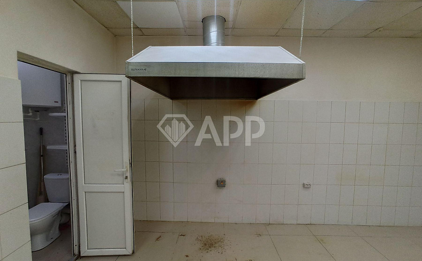 Сдаю помещение в оживлённом месте на 1 этаже, 55,6 м² фото