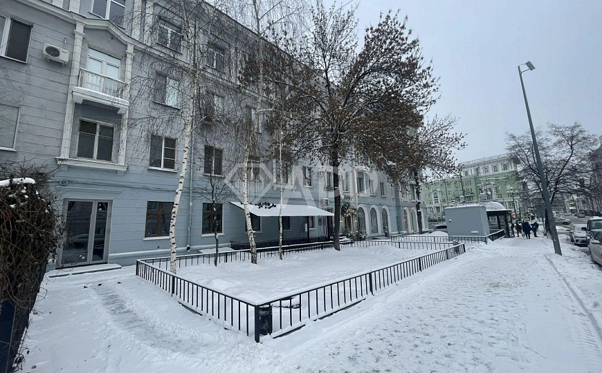 Цоколь в центре. фото