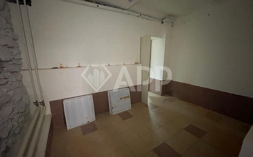 Цоколь в центре. фото