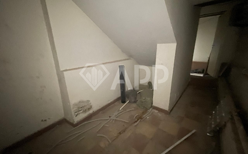 Цоколь в центре. фото