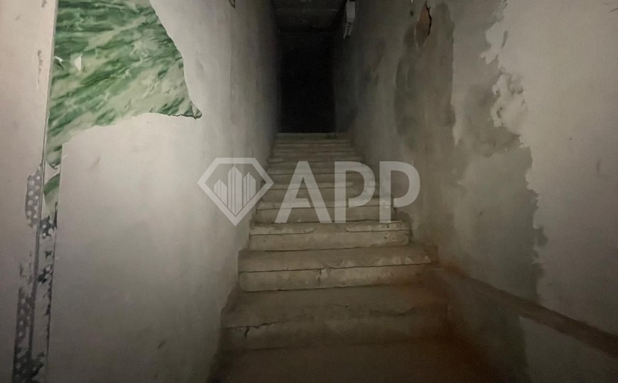 Цоколь в центре. фото