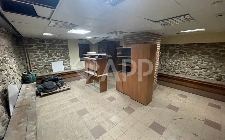 Цоколь в центре. фото