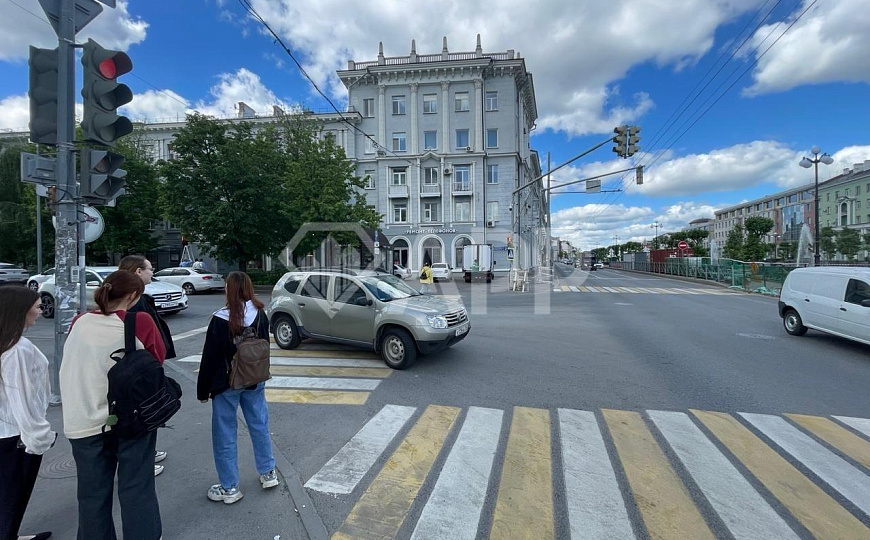 Цоколь в центре. фото