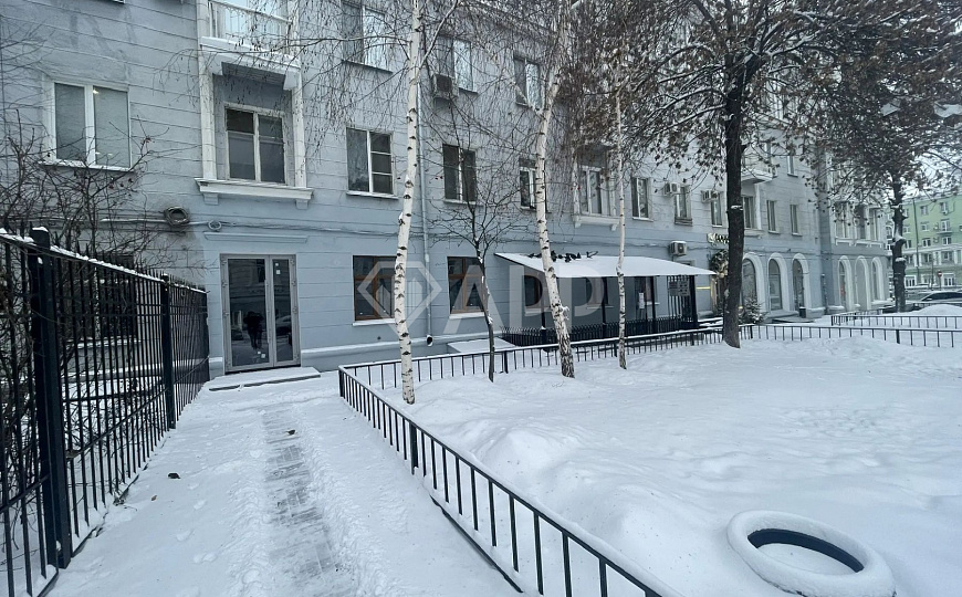 Помещение в центре на трафике. фото