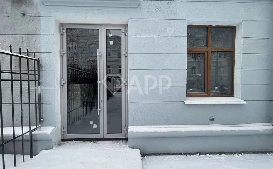 Помещение в центре на трафике. фото