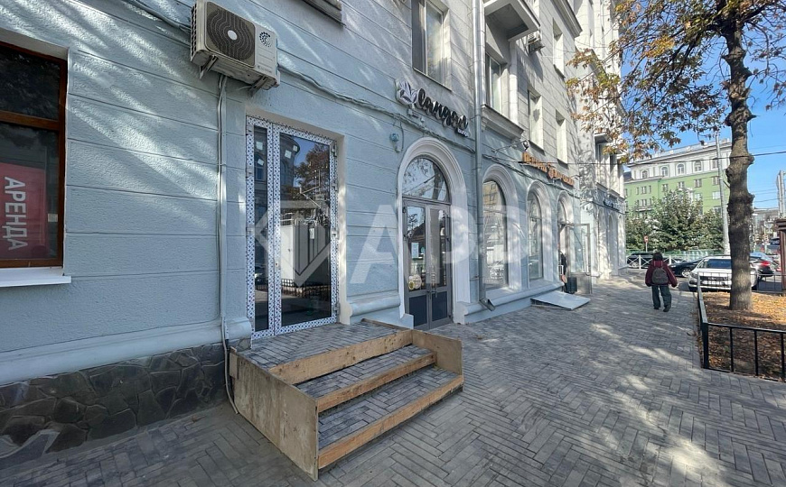 Помещение в центре на трафике. фото