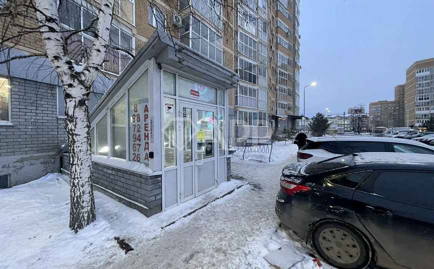 Продам цоколь с арендаторами на трафике. фото