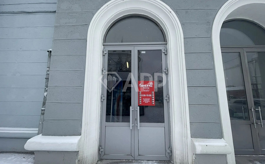 Помещение в центре на трафике. фото