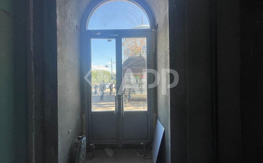 Помещение в центре на трафике. фото