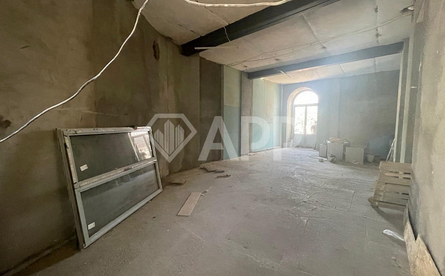 Помещение в центре на трафике. фото