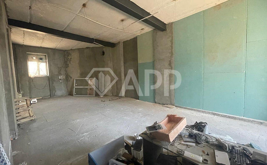 Помещение в центре на трафике. фото