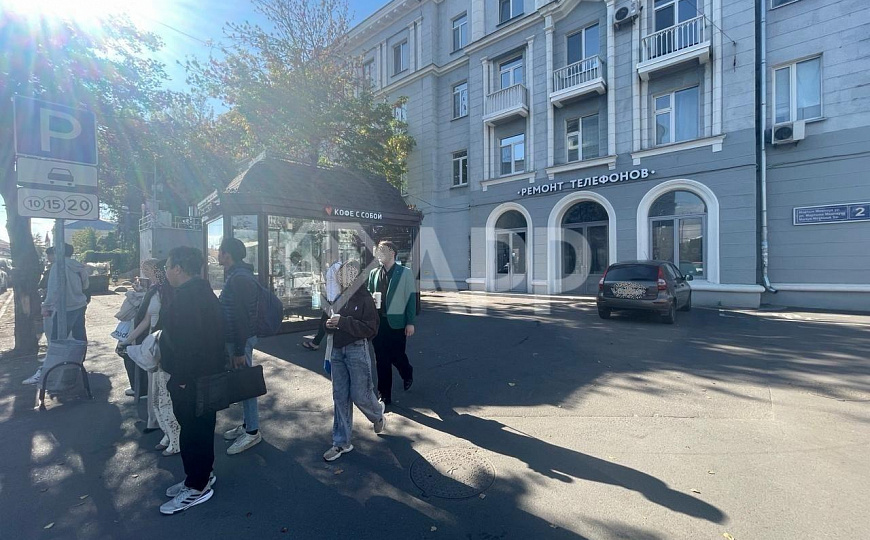 Помещение в центре на трафике. фото