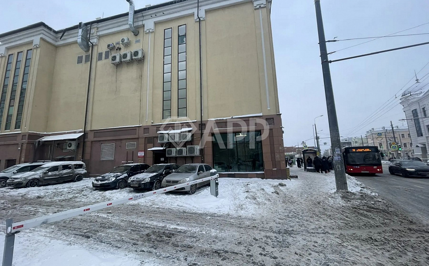 Опен Спейс с парковкой в центре. фото