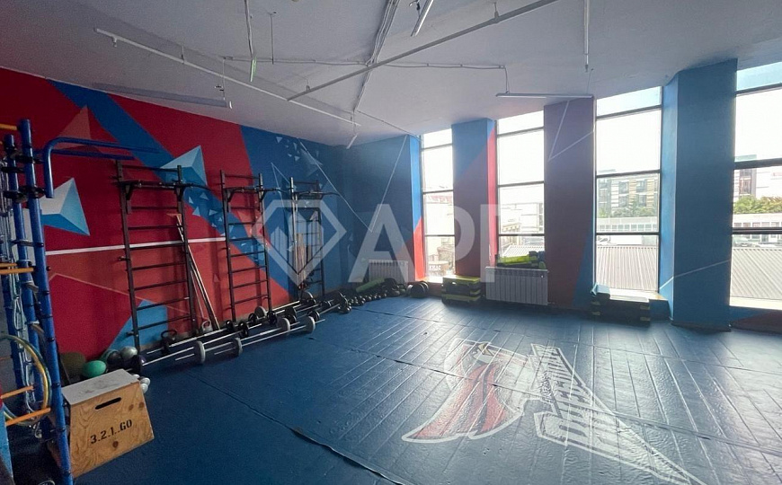 Опен Спейс с парковкой в центре. фото