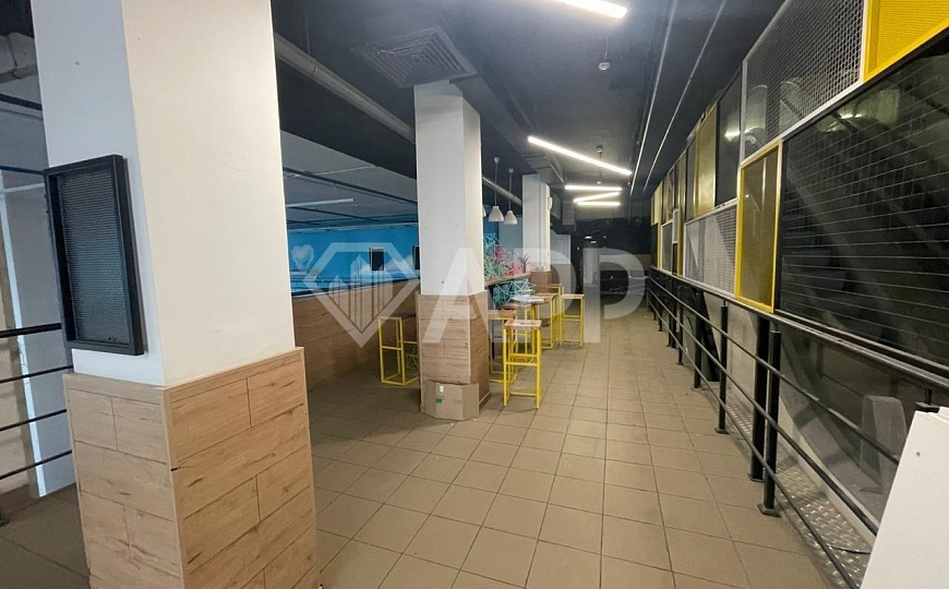 Опен Спейс с парковкой в центре. фото