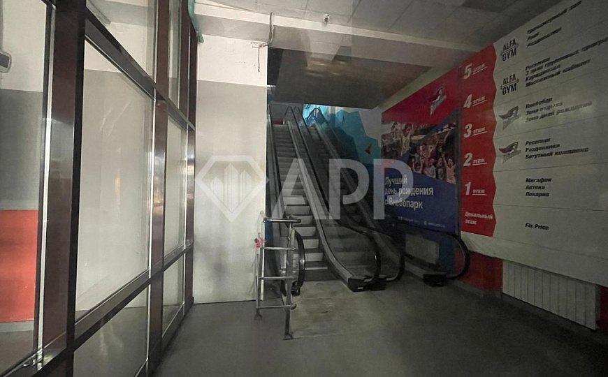 Опен Спейс с парковкой в центре. фото