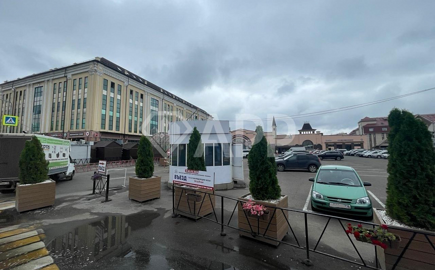 Опен Спейс с парковкой в центре. фото