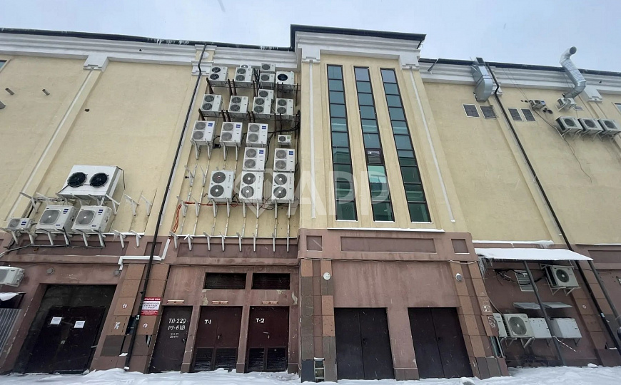 Опен Спейс с парковкой в центре. фото