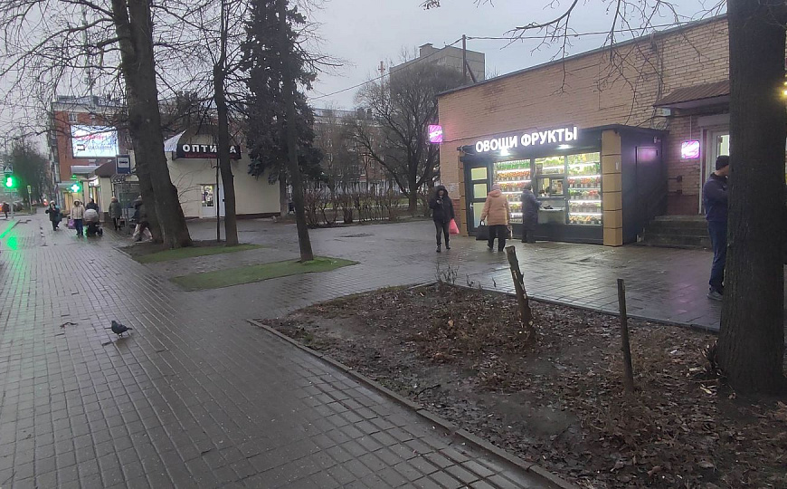 Сдам место под торговый павильон  фото