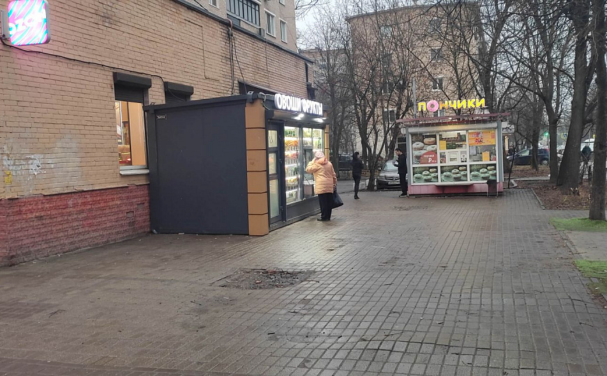 Сдам место под торговый павильон  фото