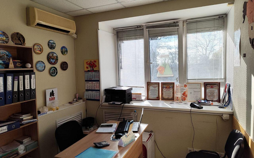 Помещение свободного назначения с арендаторами на ул. Горького фото