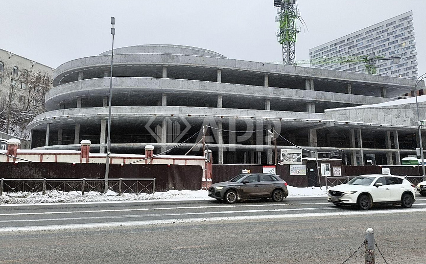 Торговая площадь у входа в метро фото