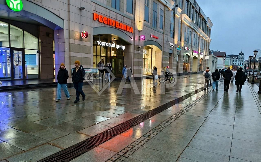 Сдаю в аренду помещение в ТЦ Республика фото