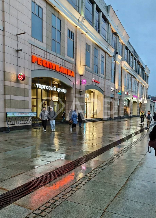 Сдаю в аренду помещение в ТЦ Республика фото