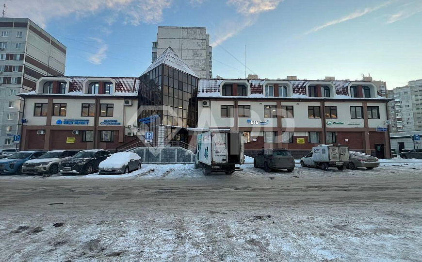Офисное помещение свободного назначения на первой линии фото