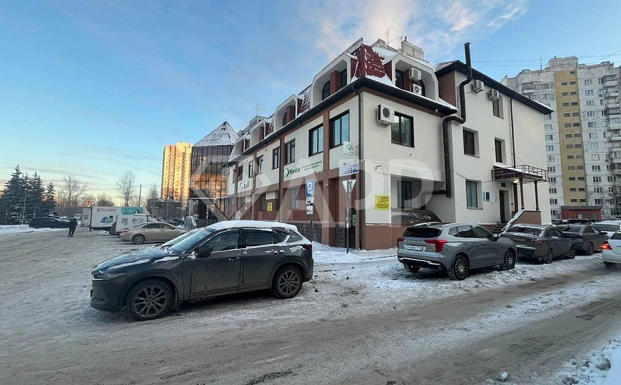 Офисное помещение свободного назначения на первой линии фото