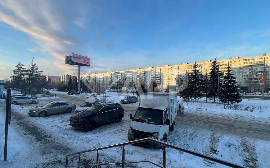 Офисное помещение свободного назначения на первой линии фото