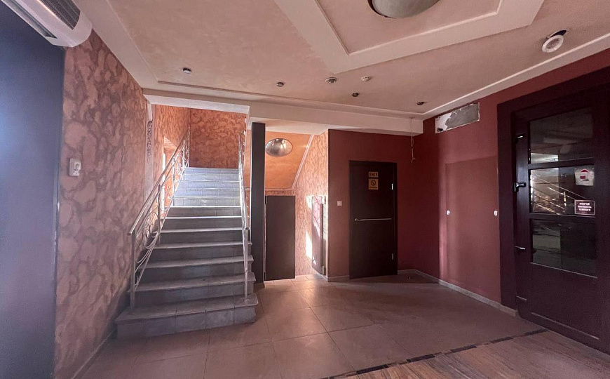 Аренда здания 1080м2 на первой линии фото