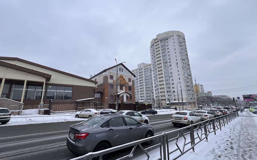 Аренда здания 1080м2 на первой линии фото