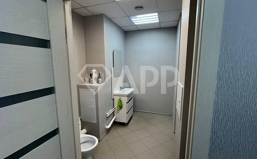 Помещение с ремонтом с панорамными окнами 42м² фото