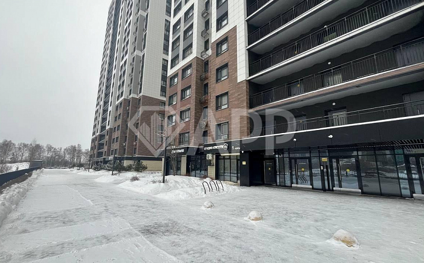 Помещение с ремонтом с панорамными окнами 42м² фото