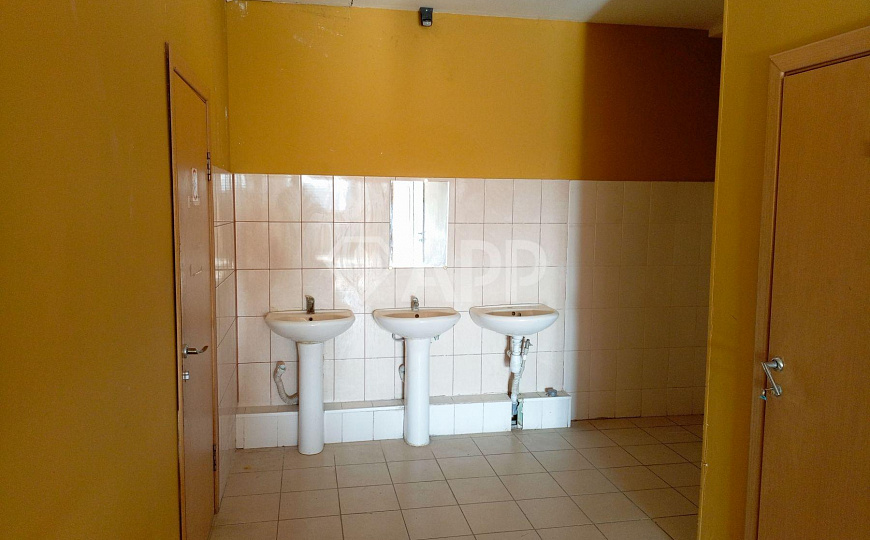 Сдам гостиницу со столовой возле аэропорта 1 082 м² фото