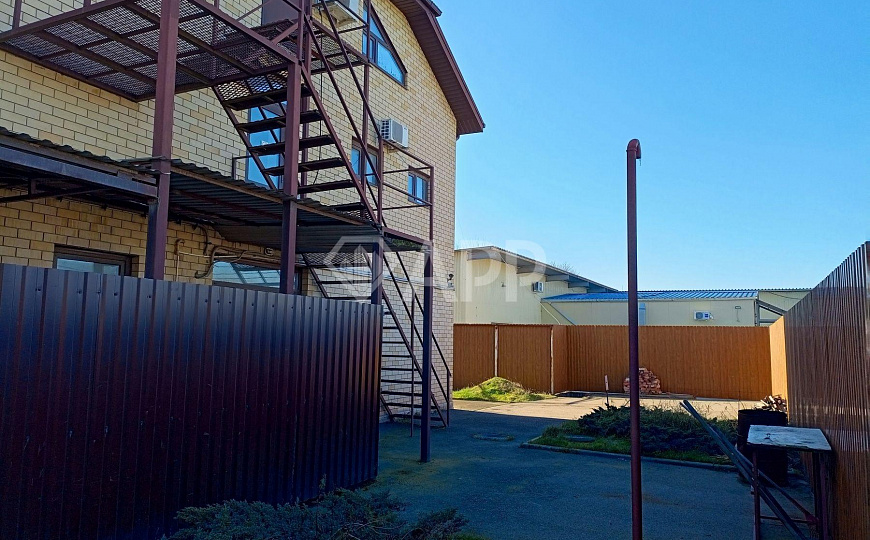 Сдам гостиницу со столовой возле аэропорта 1 082 м² фото