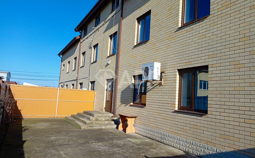 Сдам гостиницу со столовой возле аэропорта 1 082 м² фото