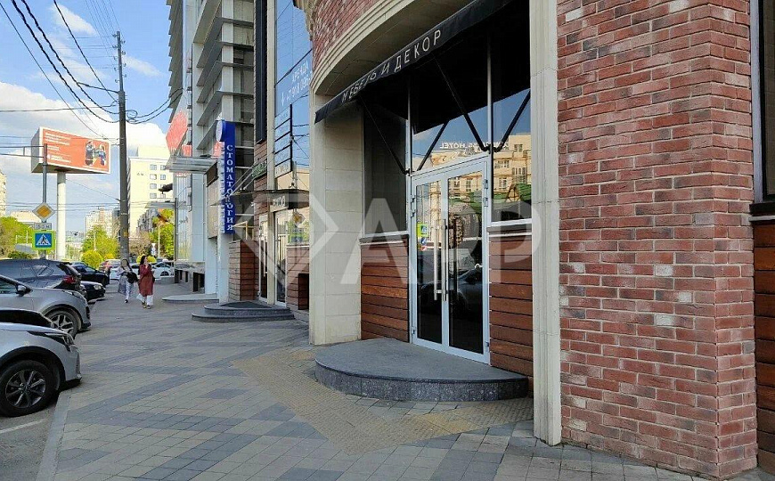 Сдаю торговое помещение, 538 м² фото