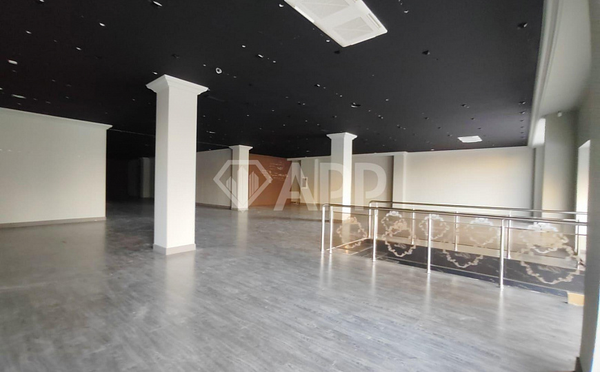 Сдаю торговое помещение, 538 м² фото