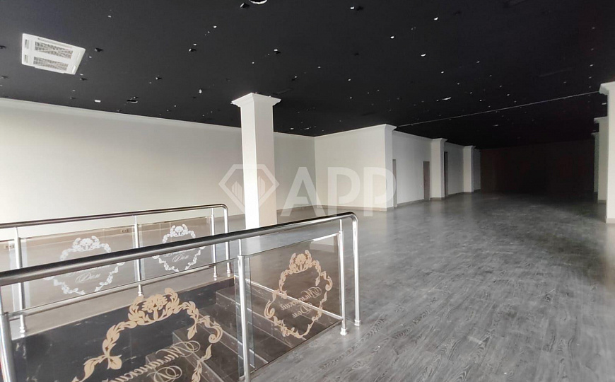 Сдаю торговое помещение, 538 м² фото