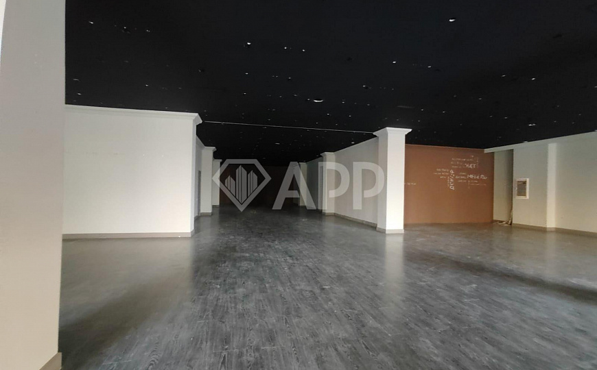 Сдаю торговое помещение, 538 м² фото