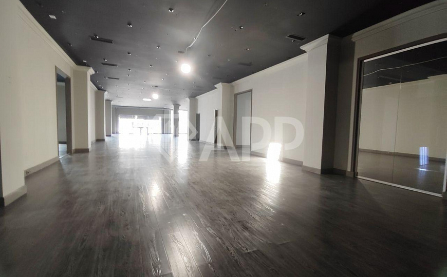 Сдаю торговое помещение, 538 м² фото