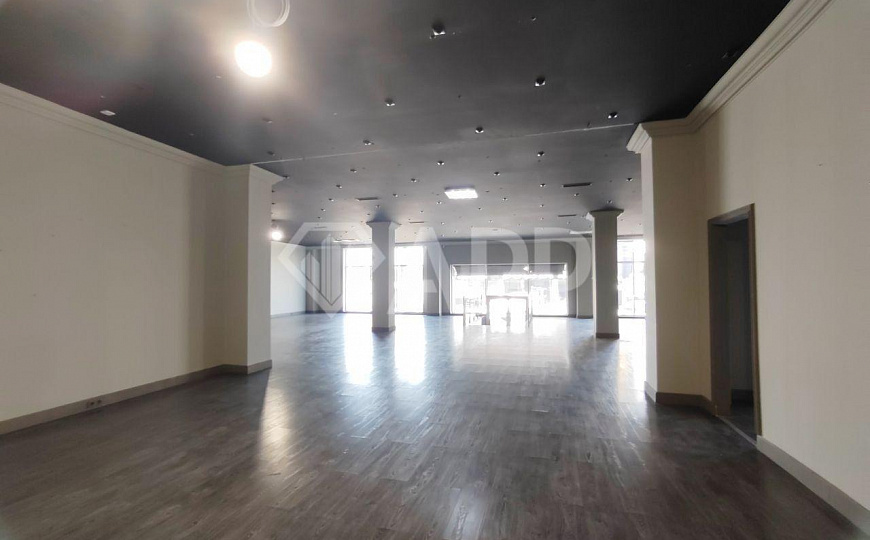 Сдаю торговое помещение, 538 м² фото