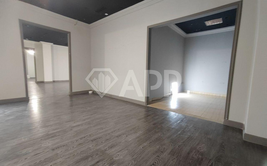 Сдаю торговое помещение, 538 м² фото