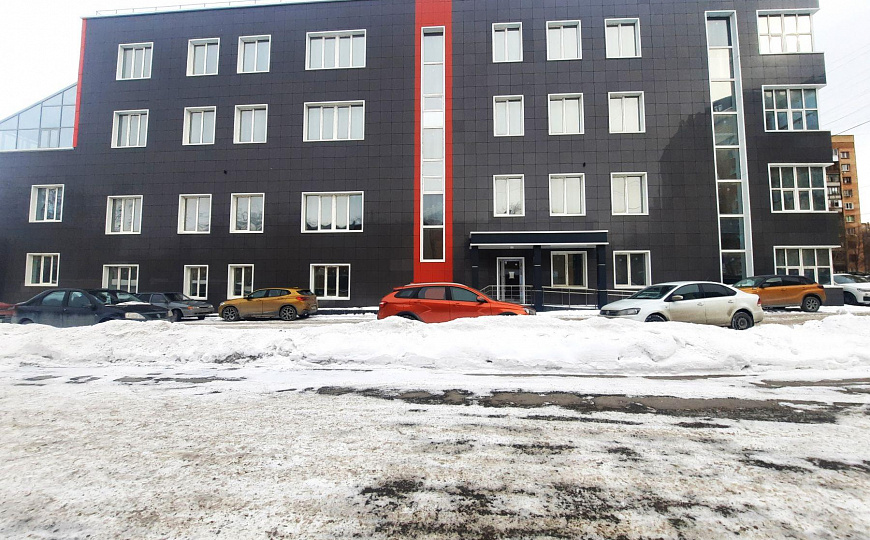 Отдельно стоящее здание с парковкой, 2 400 м² фото