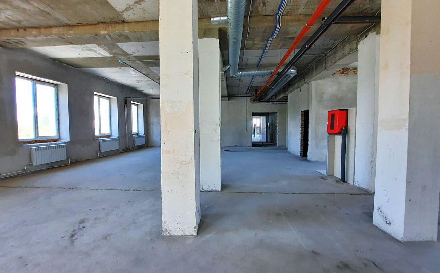 Отдельно стоящее здание с парковкой, 2 400 м² фото