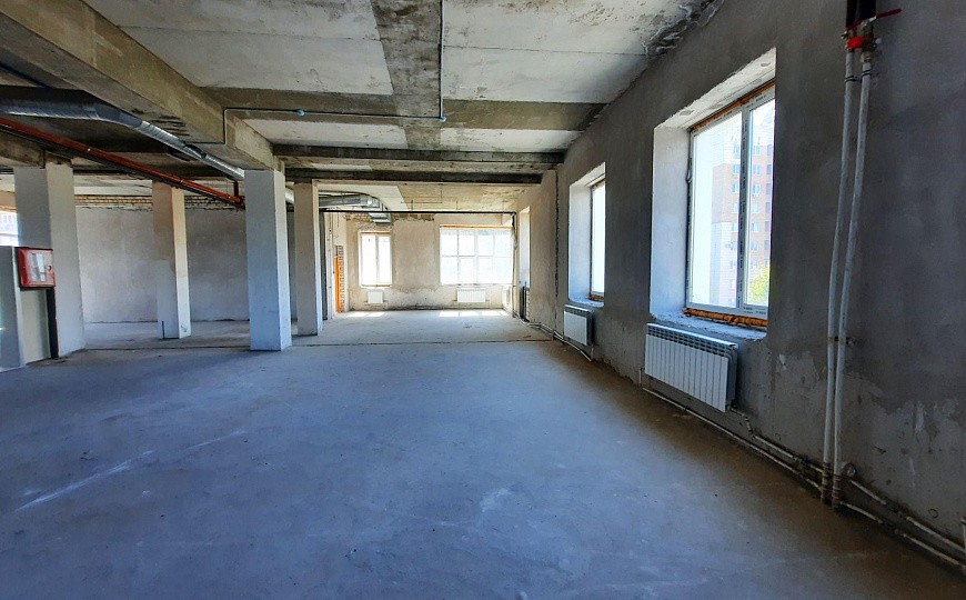 Отдельно стоящее здание с парковкой, 2 400 м² фото