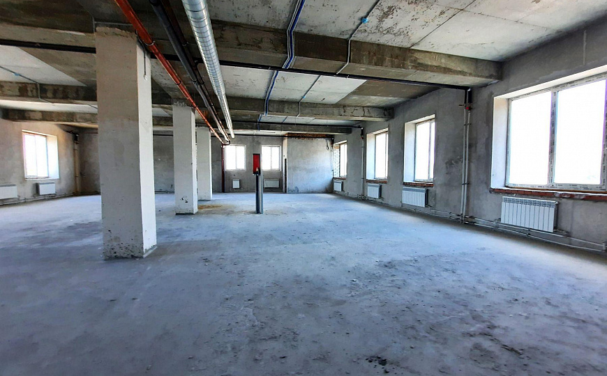 Отдельно стоящее здание с парковкой, 2 400 м² фото